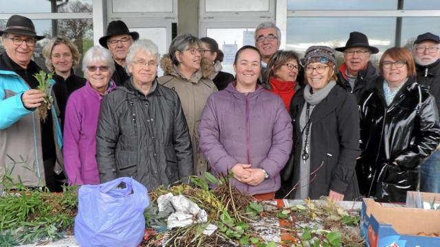 Les organisateurs du Troc plantes et les bénévoles de la Société d'horticulture
